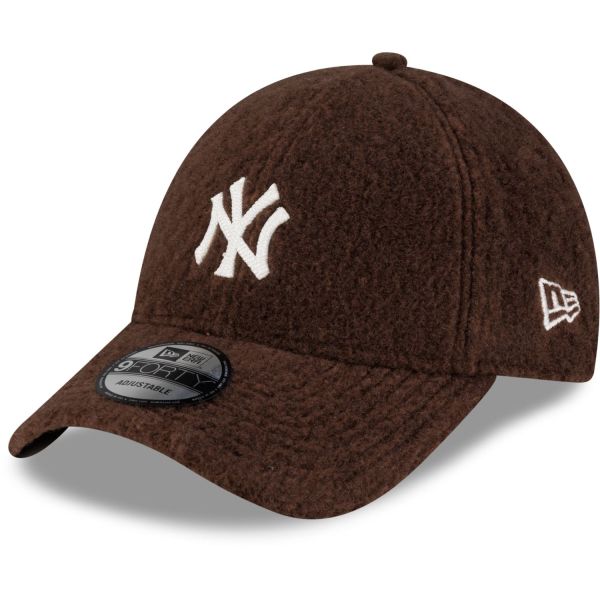 New Era 9Forty Strapback Sherpa Cap BORG NY Yankees braun