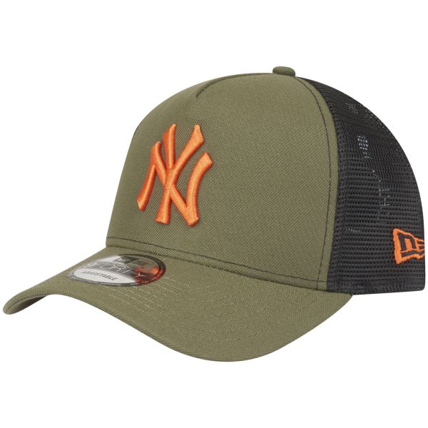 New Era 9Forty Snapback Trucker Cap - New York Yankees olive