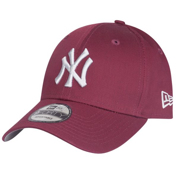 New Era 9Forty Strapback Cap - New York Yankees maroon
